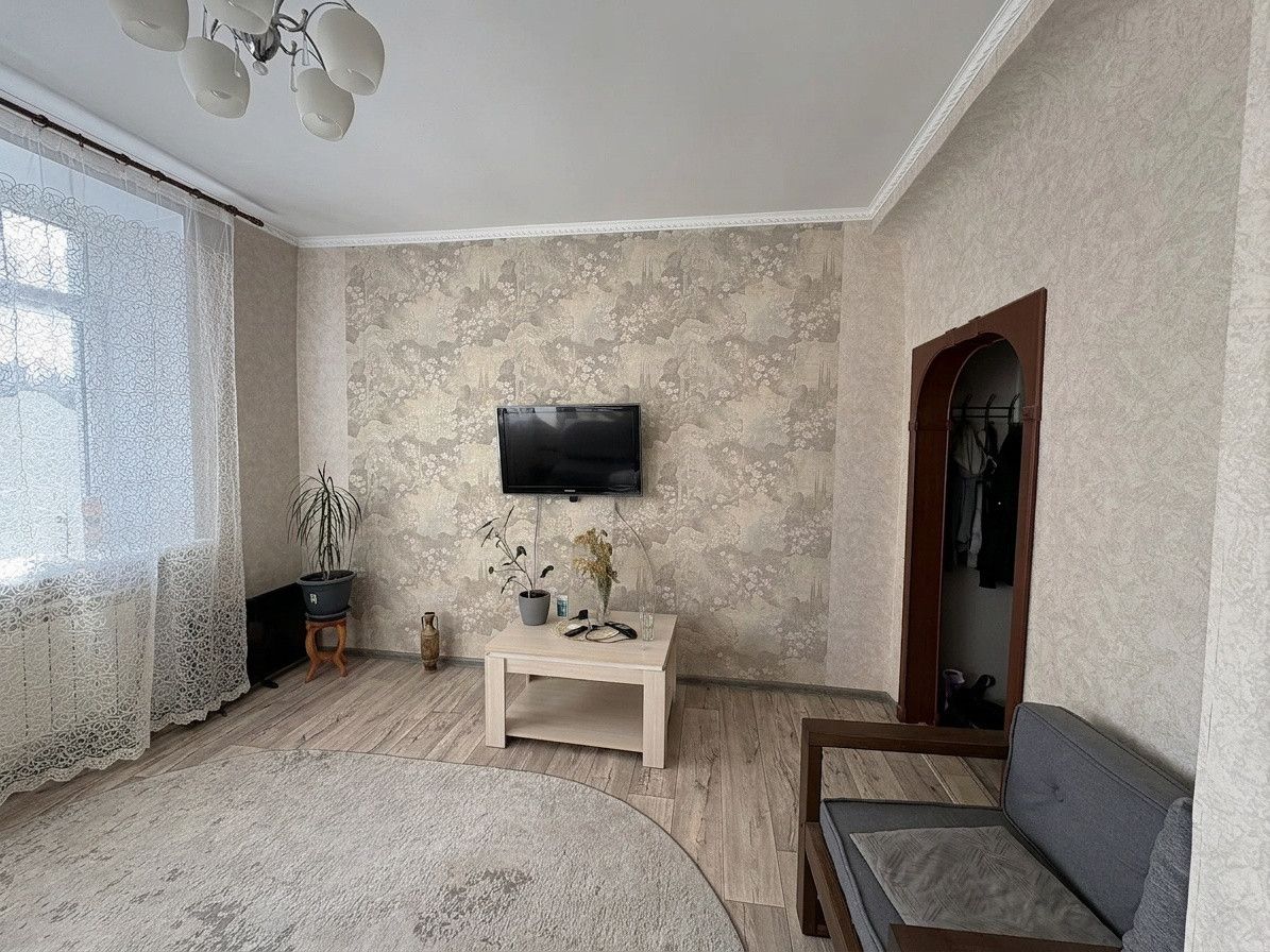 2-комнатная квартира, 50.4 кв.м., проспект Братьев Коростелевых, дом 40, Оренбург