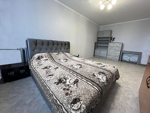 1-к квартира, 37 кв. м, Оренбург, улица Желябова, 25/1